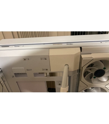 Lian Li O11 Compact Water line Port Kapak